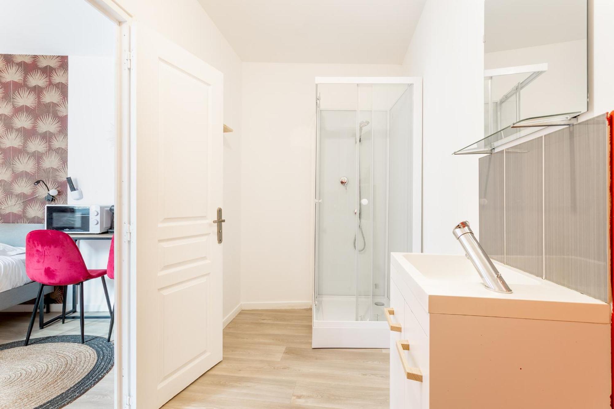S&K Suite Grande Rue Roubaix - Chambre Spacieuse Et Sdb Privee - Netflix Et Cuisine Luaran gambar